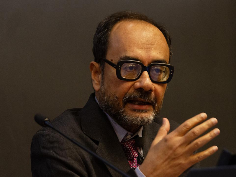 professore con occhiali professore con occhiali